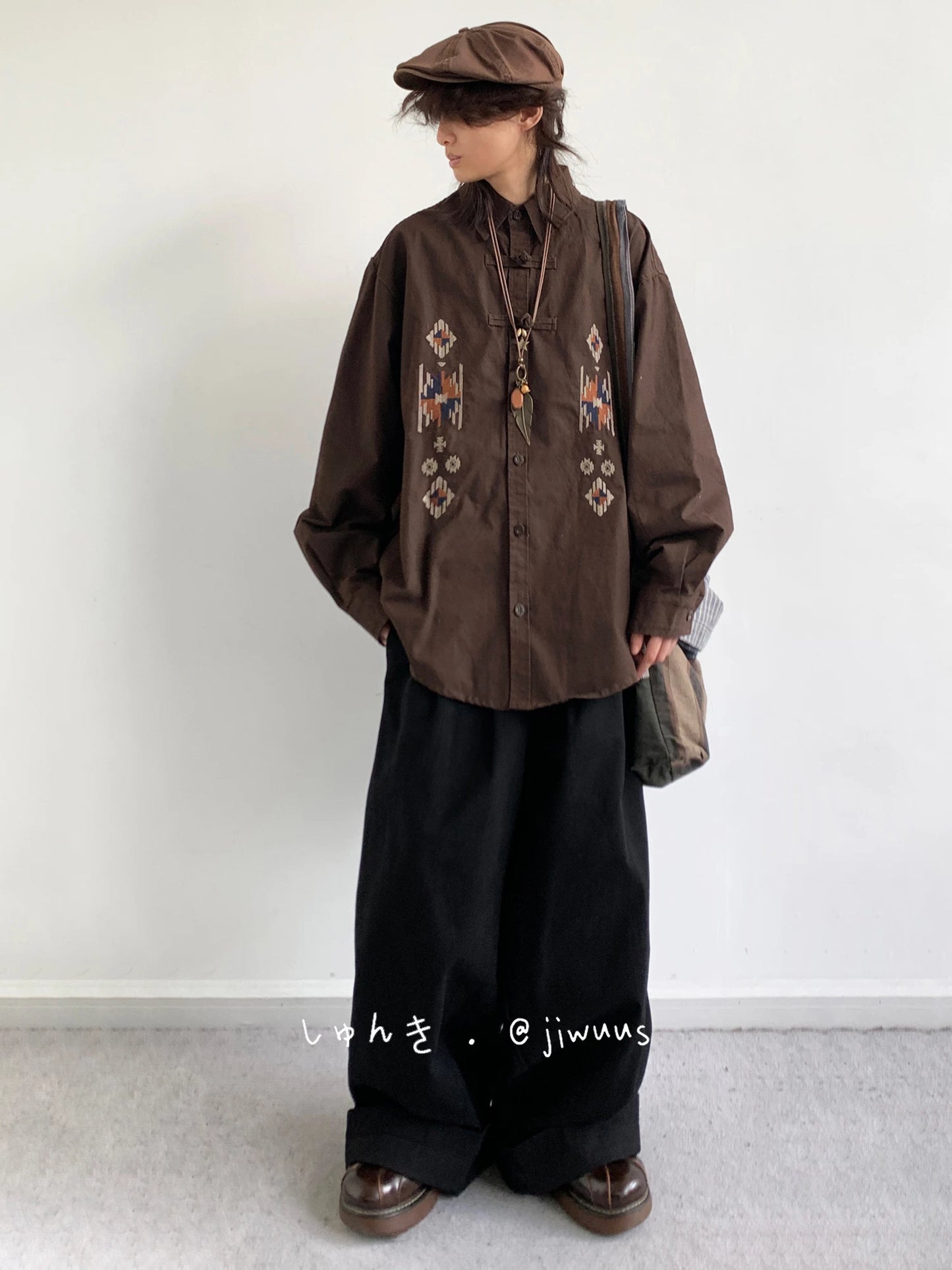 【Onefish Shop】ユニセックス 刺繍入り 長袖 シャツ241685