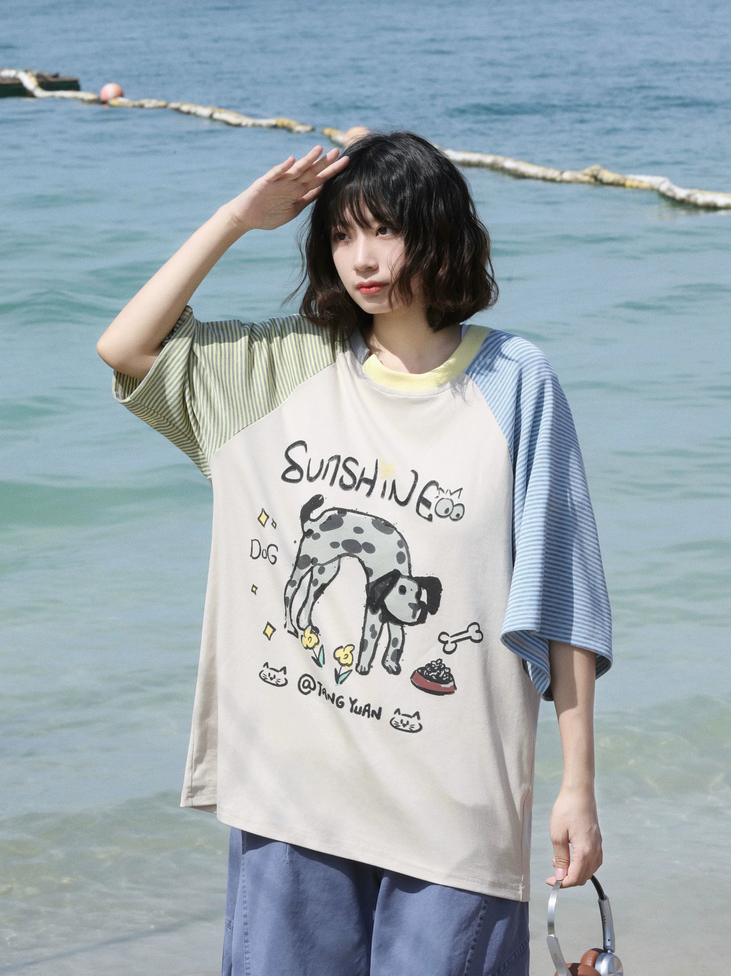 【Onefish Shop】犬の落書き風 ボーダー柄 半袖 Tシャツ 241970