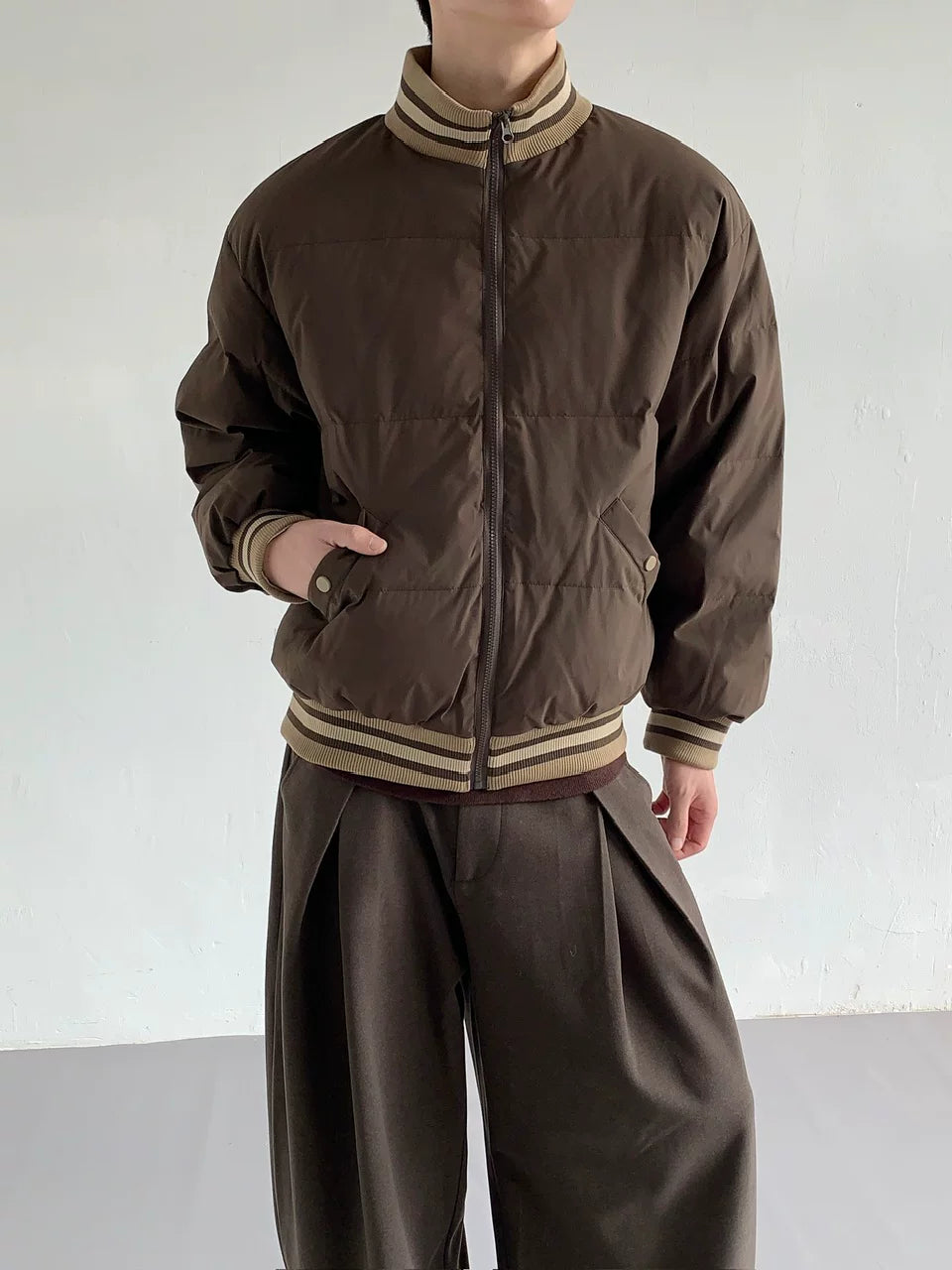 【Onefish Shop】【UNISEX】ボリュームネック ワイド ダウンジャケット / ビッグシルエット パディングブルゾン LS26011466
