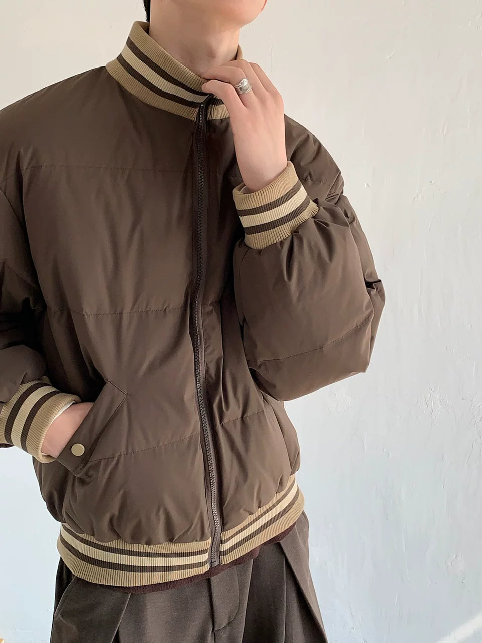 【Onefish Shop】【UNISEX】ボリュームネック ワイド ダウンジャケット / ビッグシルエット パディングブルゾン LS26011466