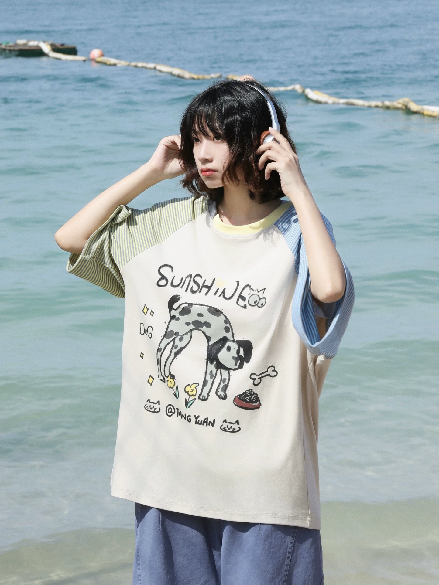 【Onefish Shop】犬の落書き風 ボーダー柄 半袖 Tシャツ 241970