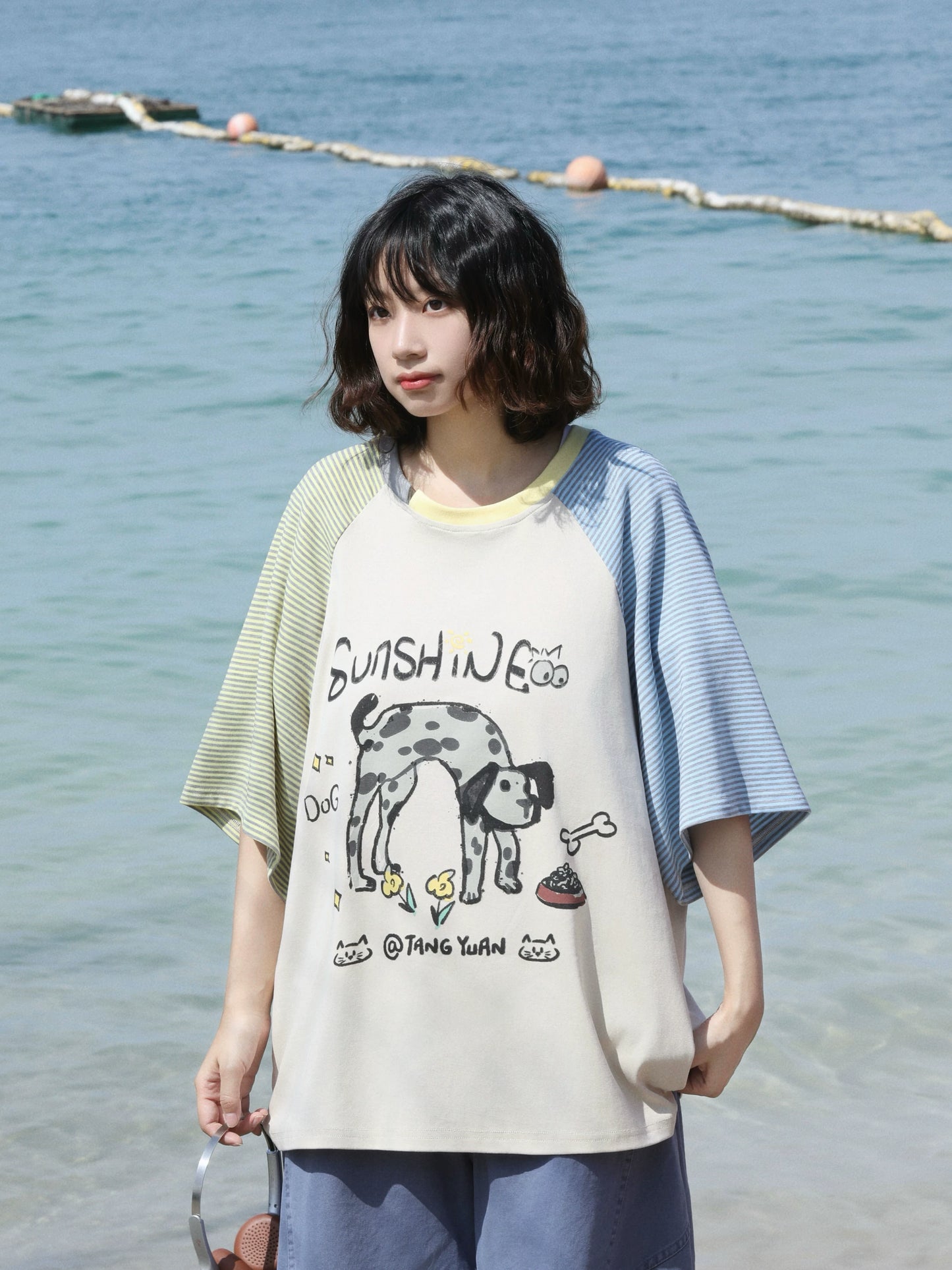 【Onefish Shop】犬の落書き風 ボーダー柄 半袖 Tシャツ 241970